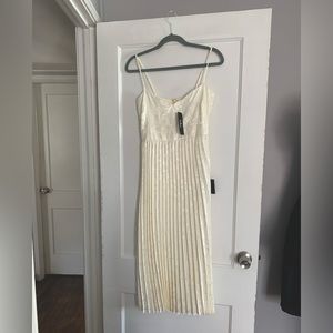 Lulu’s Ivory Floral Jacquard Pleated Satin Midi Dress - Size Small